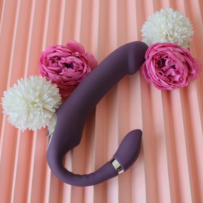 Simone Rabbit Vibrator (Lifestyle Photo 1)