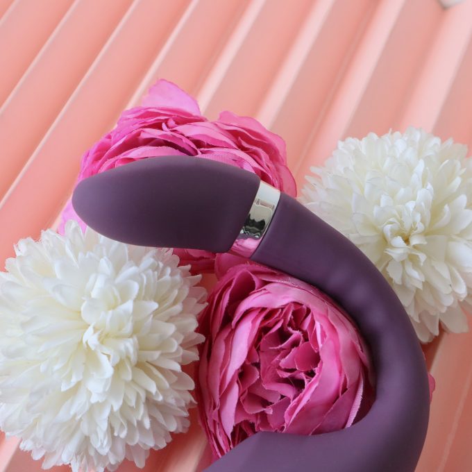 Simone Rabbit Vibrator (Lifestyle Photo 2)